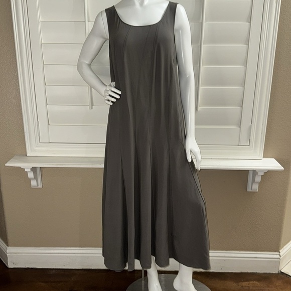 Eileen Fisher Sleeveless Scoop Neck Silk Georgette Midi Dress - Picture 1 of 10